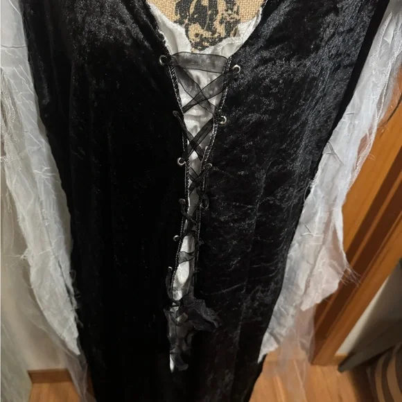 Dead Bride Costume full outfit with wig Black and White Gothic Zombie vibe Dress - Picture 2 of 11